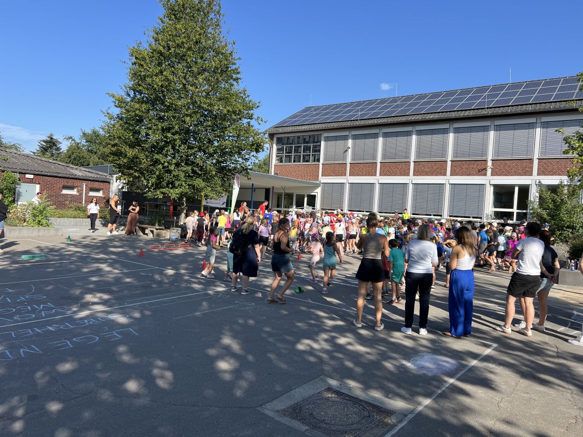 Schulsporttour des Leichtathletik-Verbandes Nordrhein zu Gast an der Katholischen Grundschule Karken